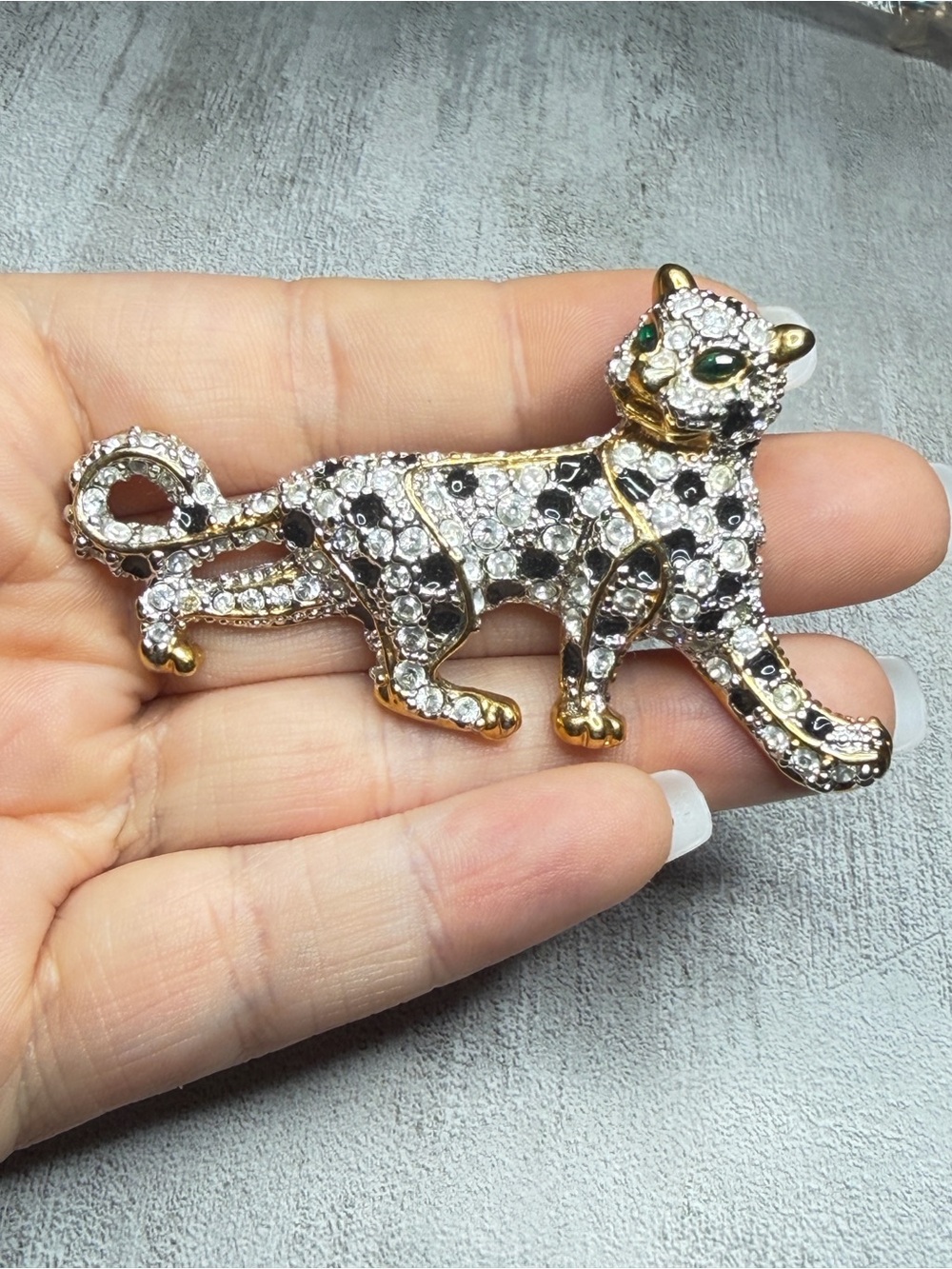 Leopard Cat Brooch Vintage Rhinestone Green Eyes Gold Tone *BROKEN CLASP"